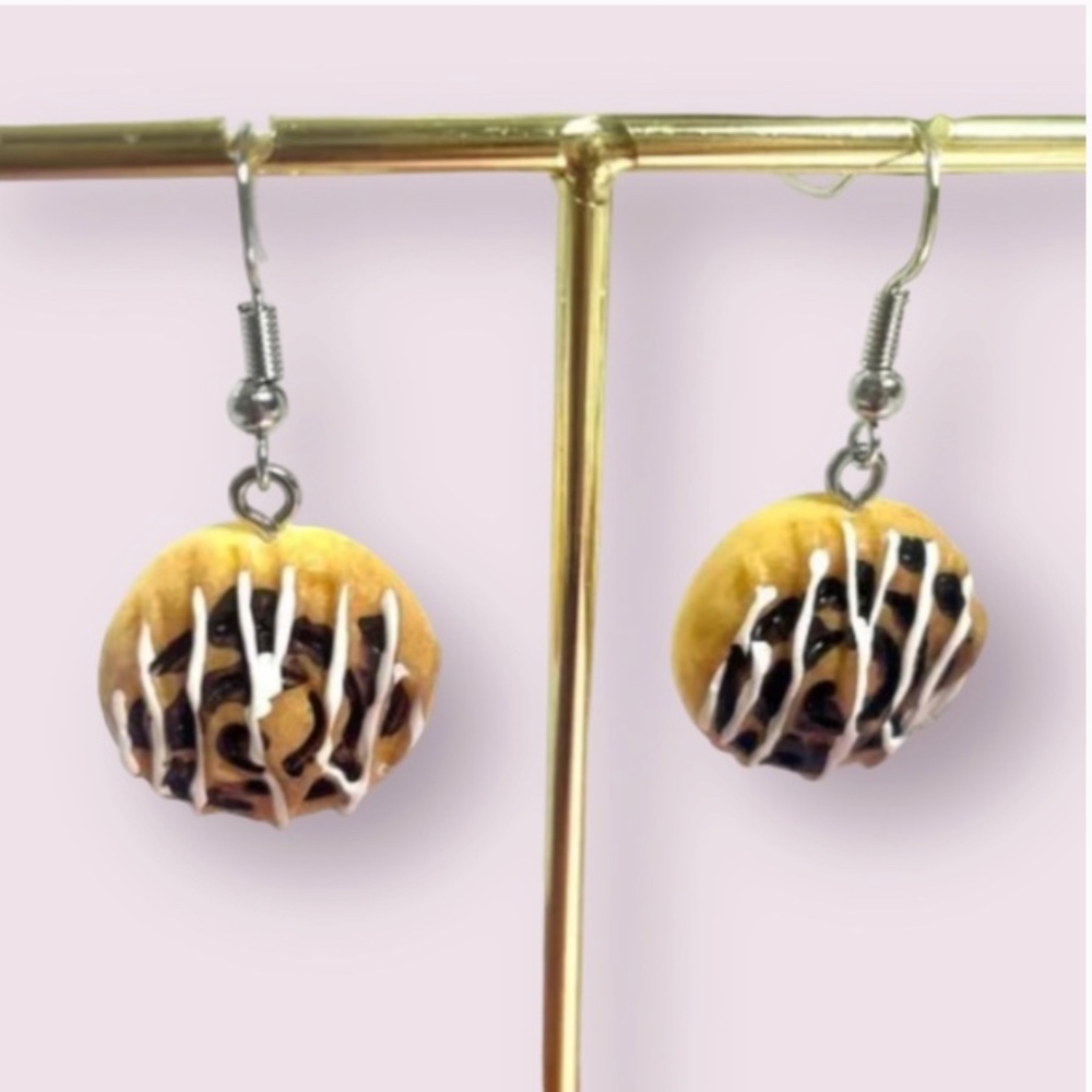 ❤️ FREE Cinnamon Roll Dessert Cake Icing Chic Girly Pop Art Artsy Drop Earrings
